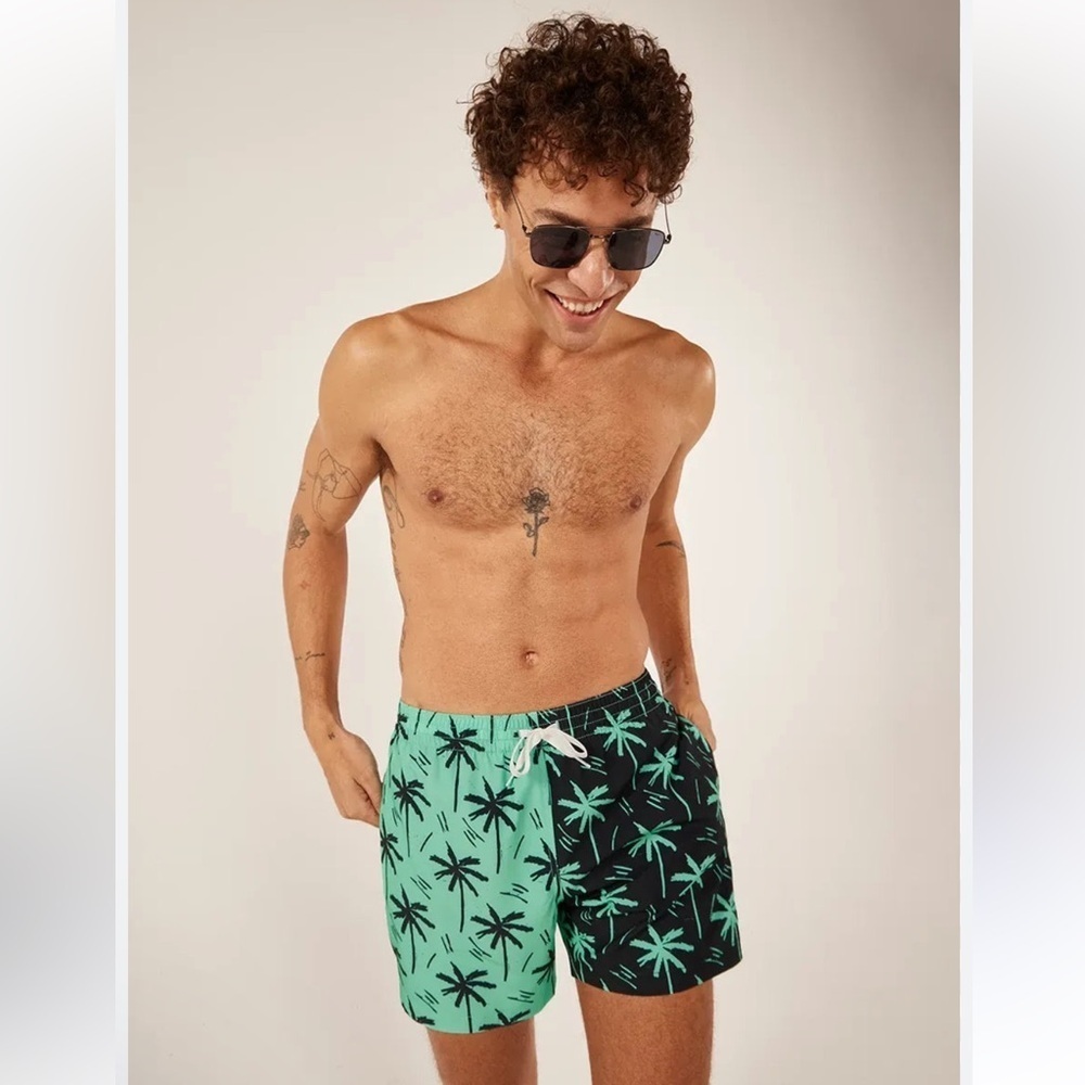 NWOT Chubbies The Throne of Thighs Black/Teal Palms Small
